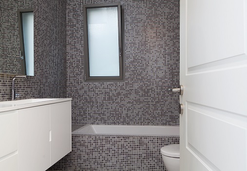 דלת פנים 2 פאנל סול+זכוכית