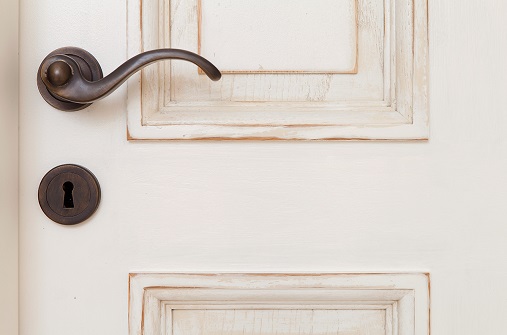 דלתות כניסה - דלת מעץ לדירות