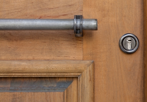 דלת כנף אחת 2 ליבות וסרגל דגם 103