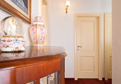 דלת פנים צביעה אומנותית+הלבשות דגם 706