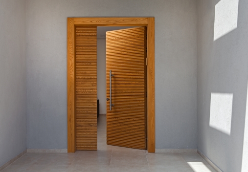 דלת כנף וחצי סרגלים צרים דגם 160