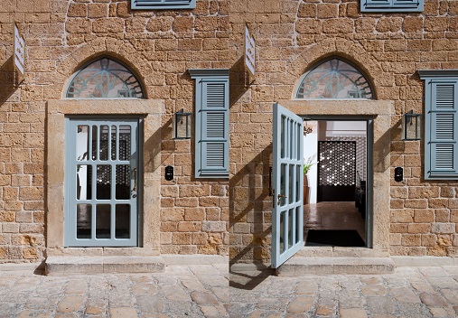 דלת כניסה מזוגגת דגם 302