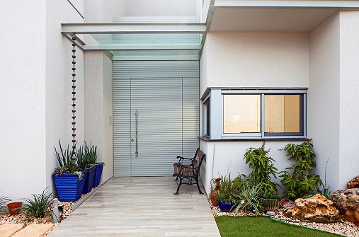 דלתות כניסה עם ציפוי קיר