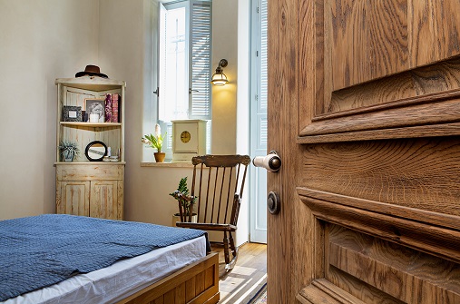 דלתות פנים - דלת עץ