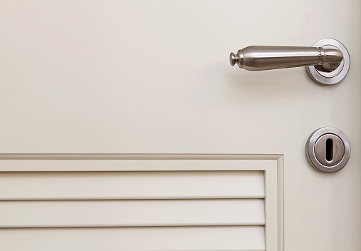 דלת פנים סבתא+ הלבשה ותריס -702